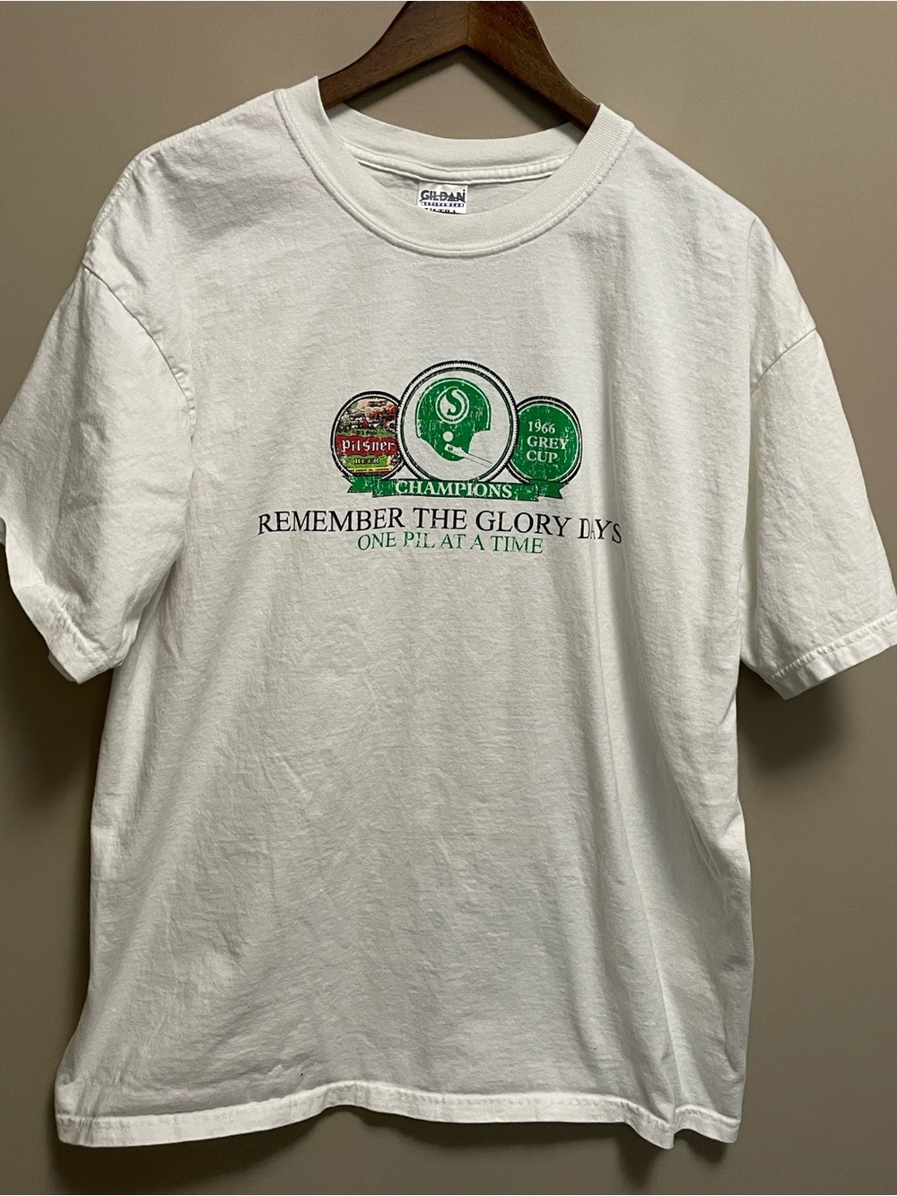Saskatchewan Rough Riders Pilsner Remember the Glory Days 1966 Grey cup Men’s XL